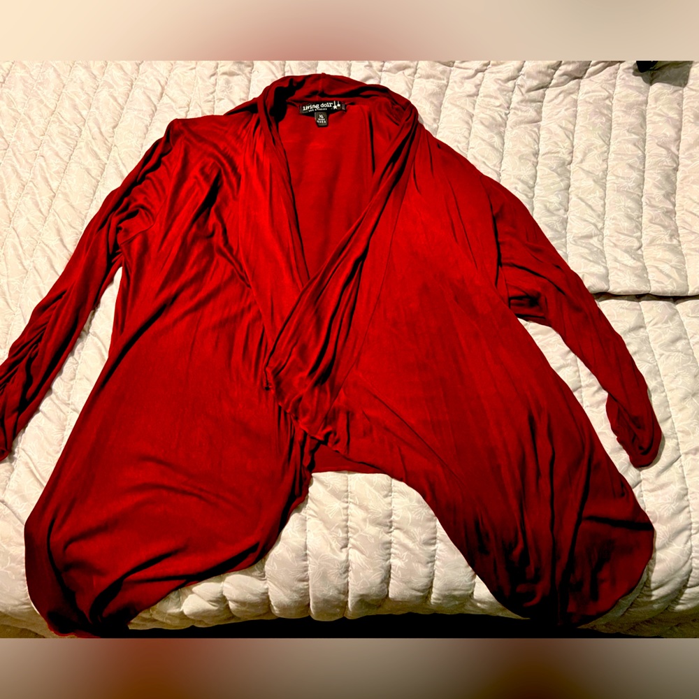 Woman’s Cardigan. Short cut in front and lower in back. Red XL (living doll)